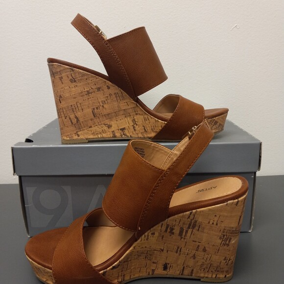 Apt. 9 Shoes - Apt. 9 Wedge Sandals Tan Strap Size 8 4.25” High Heel Shoes